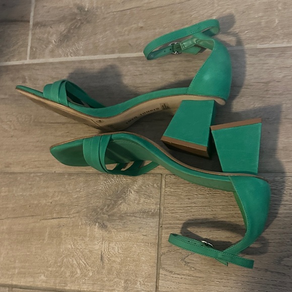 Gianni Bini Emerald Green Strappy Block Heel Sandals - Picture 3 of 8